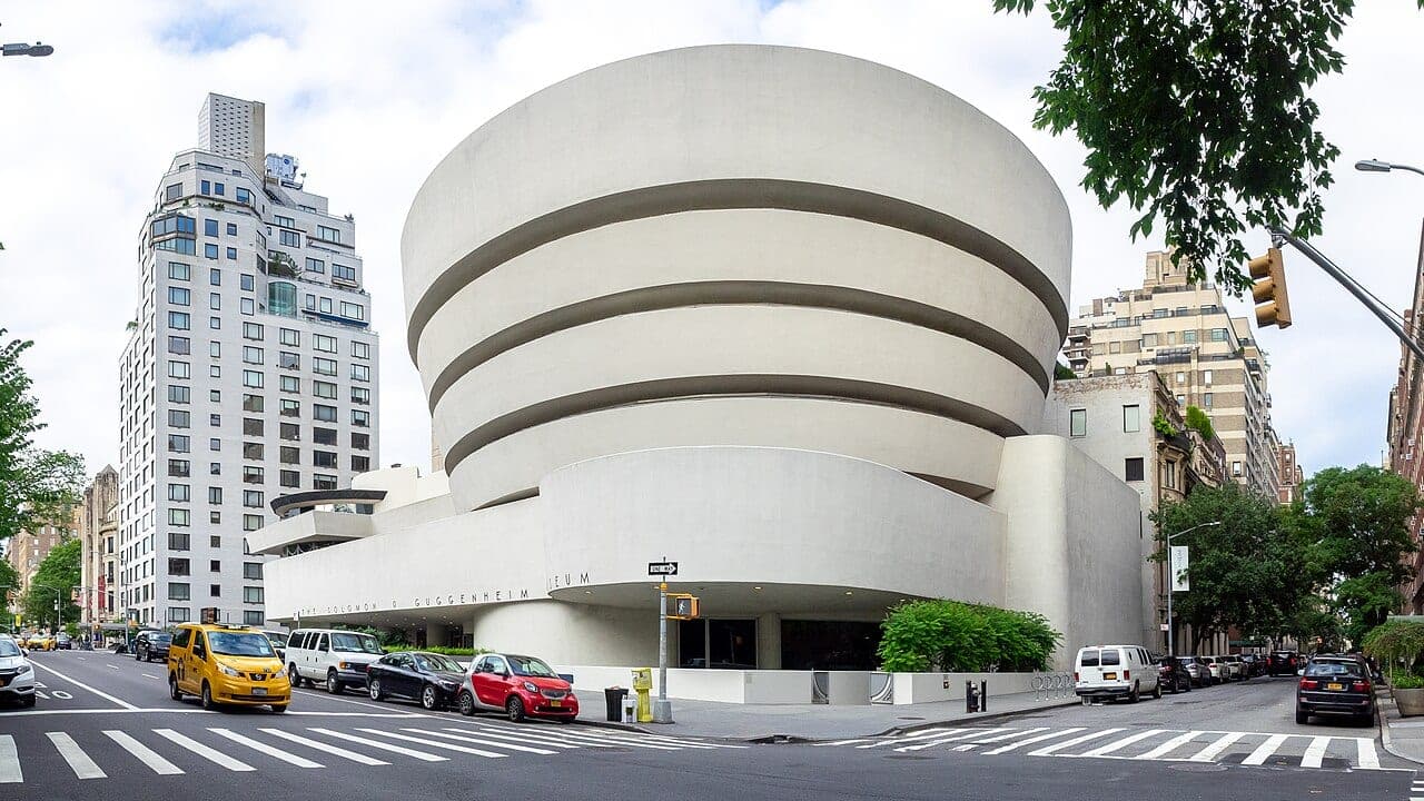 Frank Lloyd Wright's spiral Solomon R. Guggenheim Museum, New York