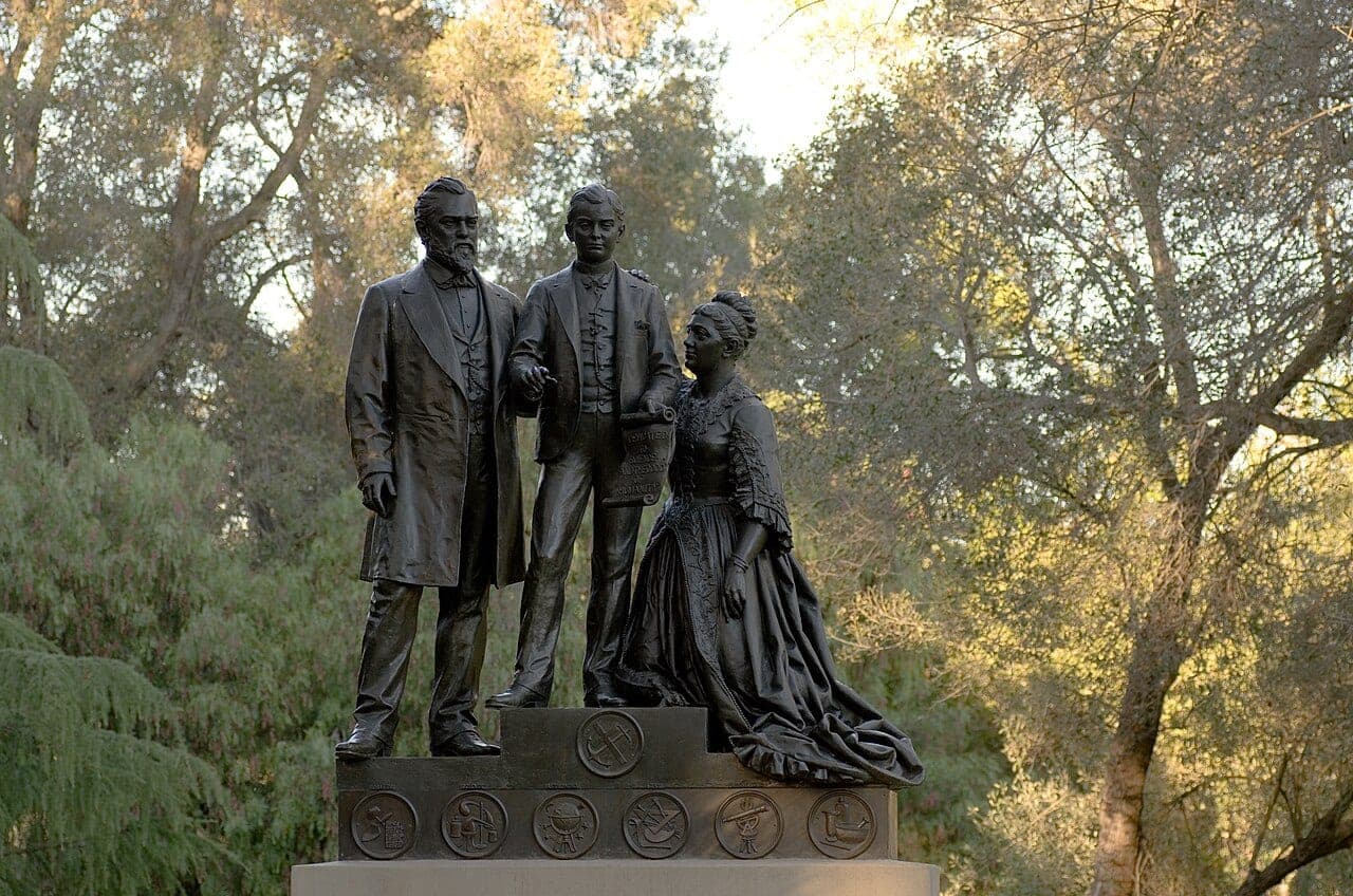 Statue of the Stanford family on the Stanford University campus