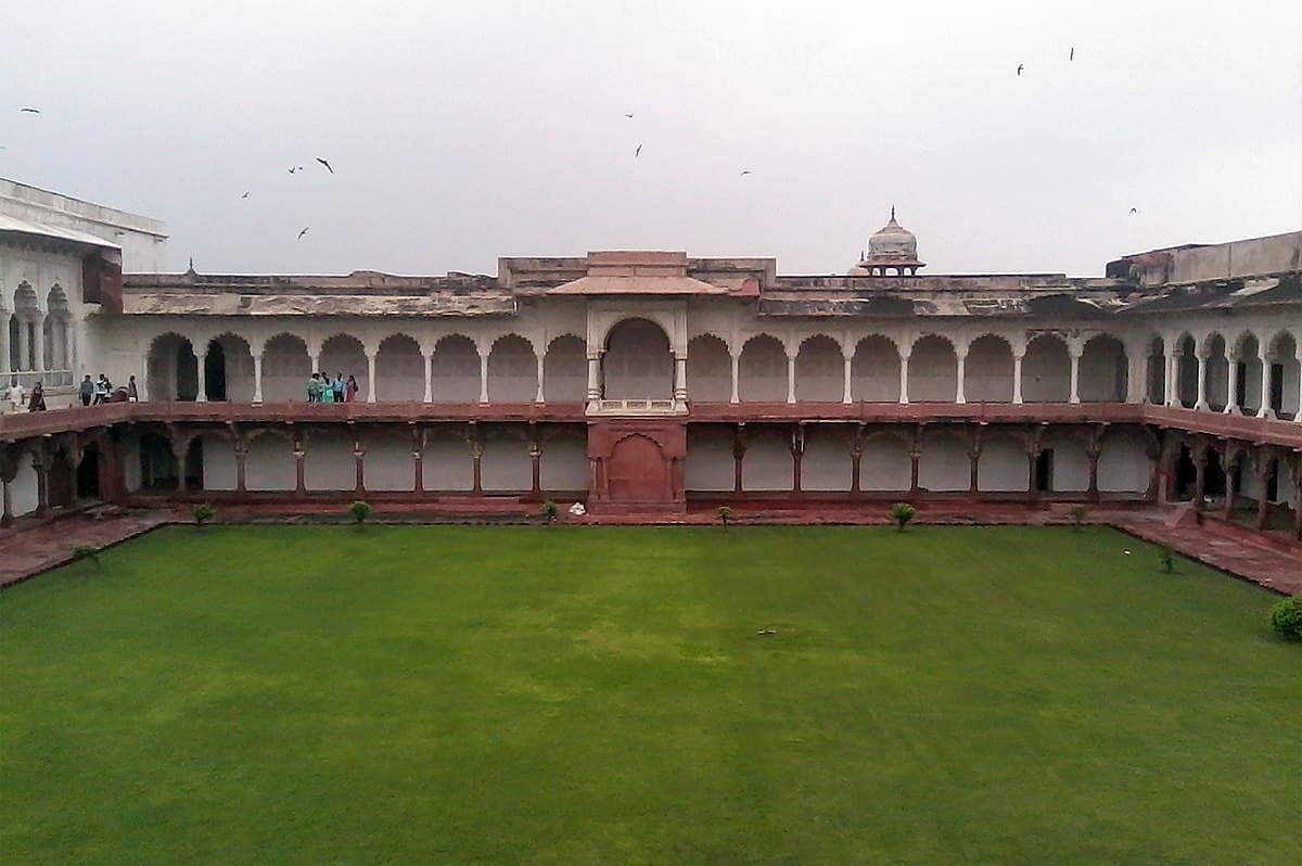 Return to landmarks - Agra Fort: History, Attractions & Visitor Guide