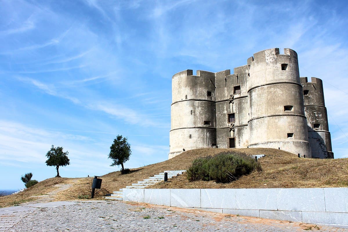 Return to landmarks - Castel del Monte: History, Attractions & Visitor Guide