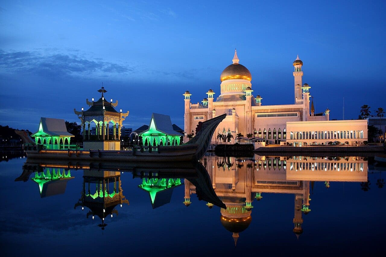 The Sultan Omar Ali Saifuddien Mosque, Brunei